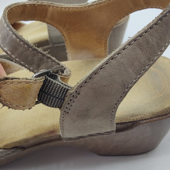 Dansko womens 40 9.5-10 Gray Sam Leather Floral Embossed Leather Clog Sandals - Picture 12 of 13